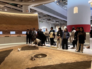 20251121 上博东馆 全体党员参观上博东馆2.jpg