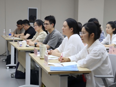 1789711200912055.jpg 4.学员听讲(1).jpg